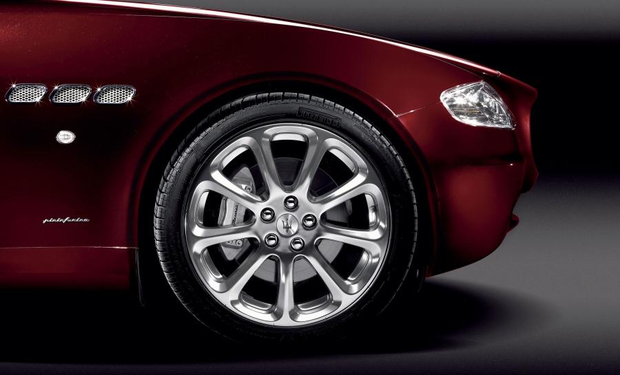  Maserati Quattroporte Executive GT 2005 года  (фото 2 из 18)